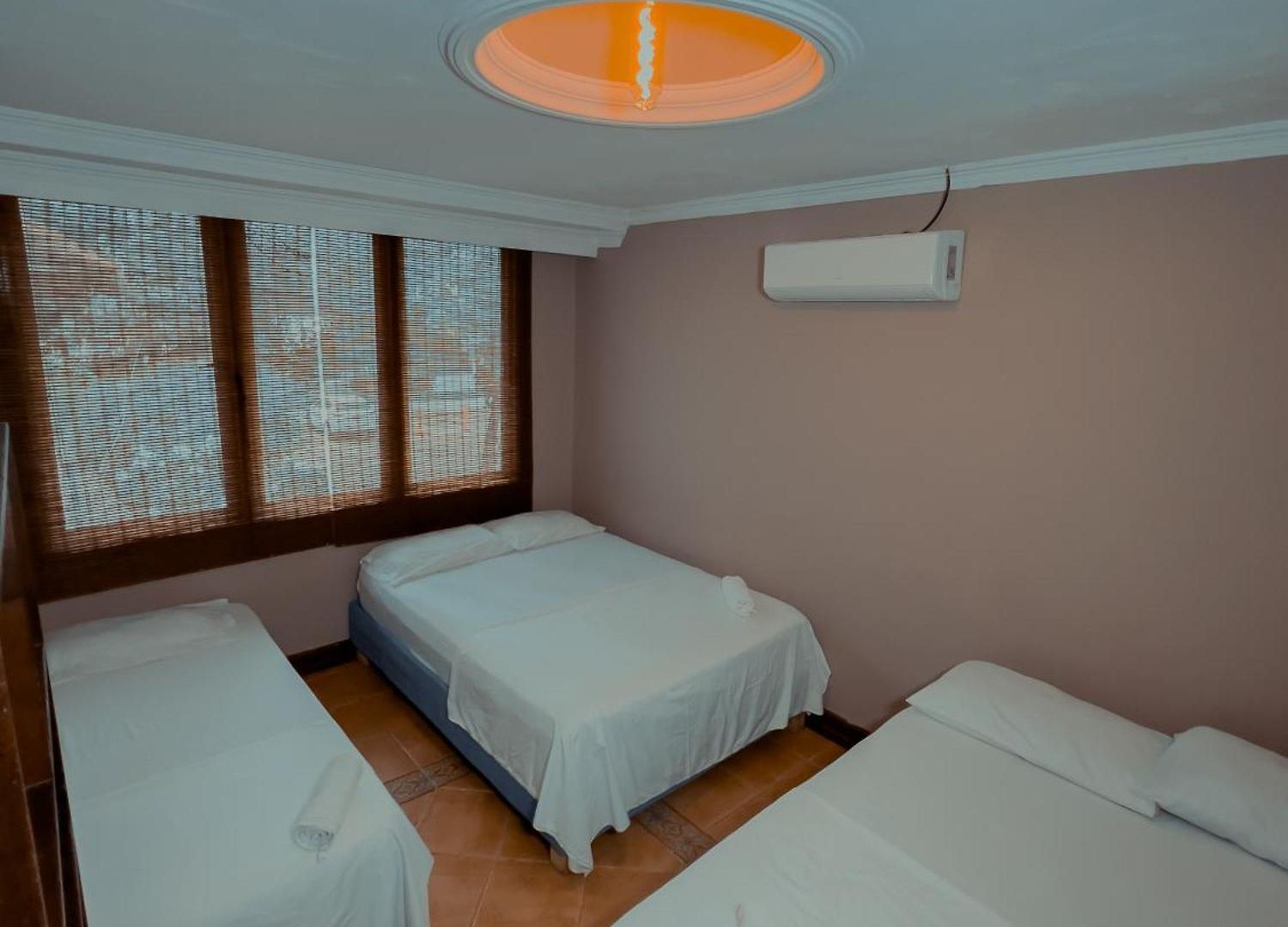 Casa Corozo Bocagrande A La Vuelta De La Playa - Casa De Playa Entera 40 Personas Homestay Cartagena