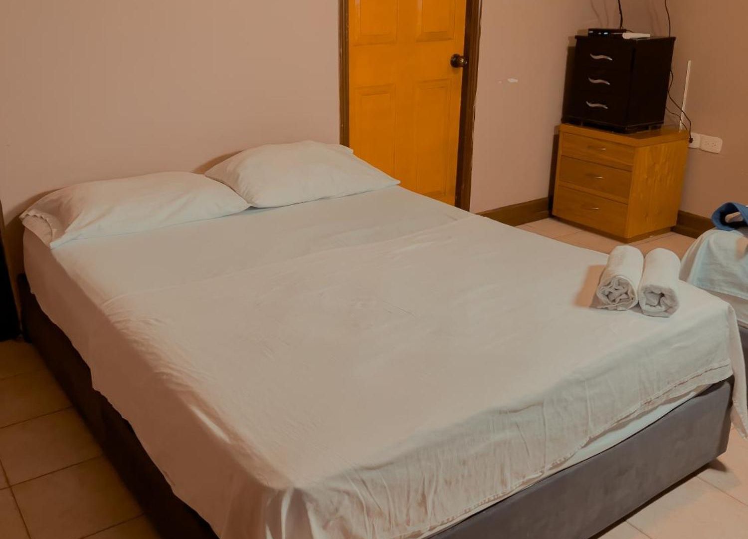 Homestay Casa Corozo Bocagrande A La Vuelta De La Playa - Casa De Playa Entera 40 Personas Cartagena