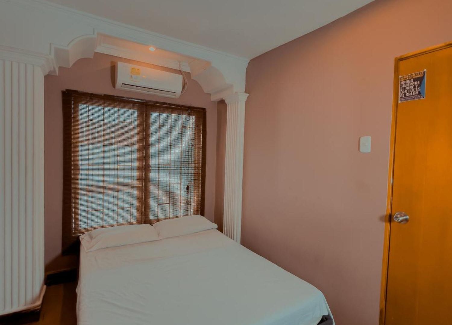 Casa Corozo Bocagrande A La Vuelta De La Playa - Casa De Playa Entera 40 Personas
