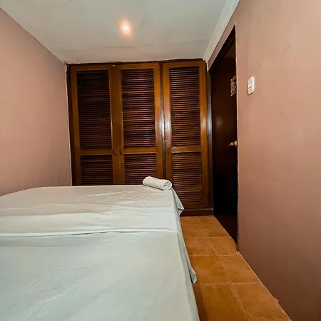 Homestay Casa Corozo Bocagrande A La Vuelta De La Playa - Casa De Playa Entera 40 Personas Cartagena