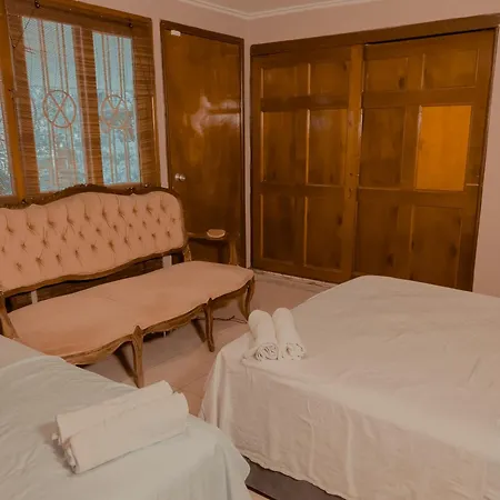 Homestay Casa Corozo Bocagrande A La Vuelta De La Playa - Casa De Playa Entera 40 Personas