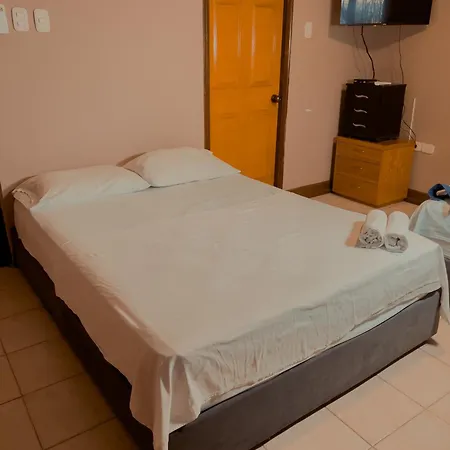 Homestay Casa Corozo Bocagrande A La Vuelta De La Playa - Casa De Playa Entera 40 Personas Cartagena