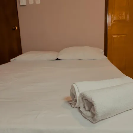 Homestay Casa Corozo Bocagrande A La Vuelta De La Playa - Casa De Playa Entera 40 Personas *